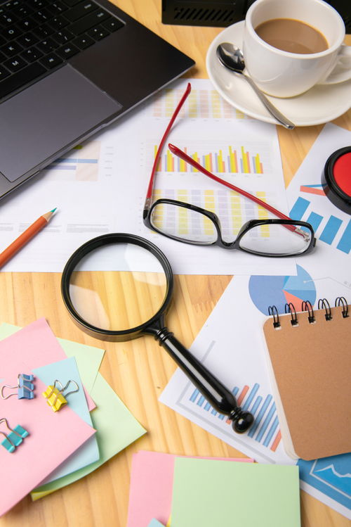 放大鏡文件夾 辦公用品中的商務(wù)攝影藝術(shù)